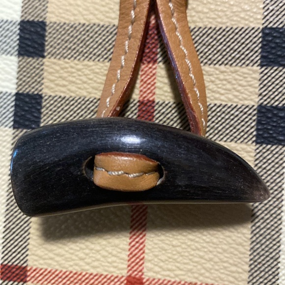 Burberry London Authentic handbag. In better than good condition. - Picture 16 of 16